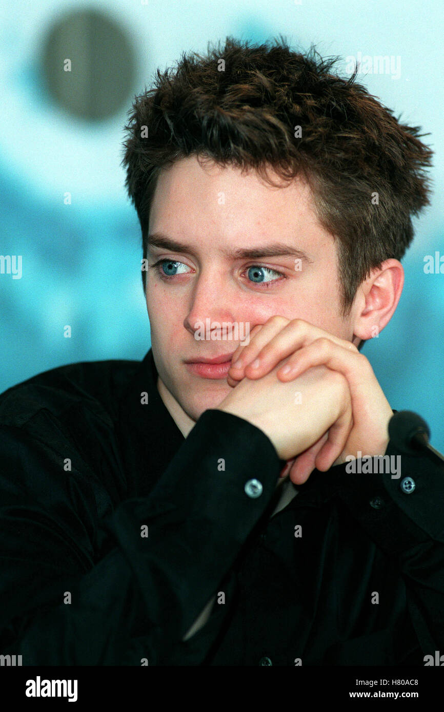 Elijah wood 1999 hi-res stock photography and images - Alamy