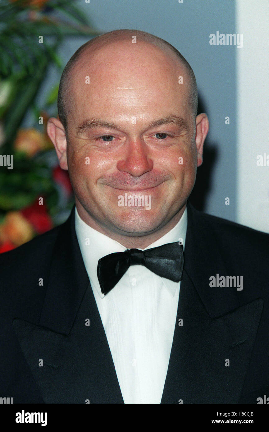 Ross kemp 1999 hi-res stock photography and images - Alamy