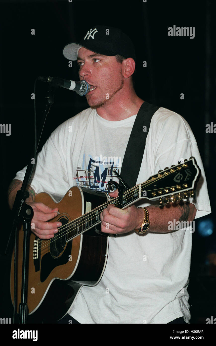 ERIC SCHRODY AKA EVERLAST 11 July 1999 Stock Photo Alamy