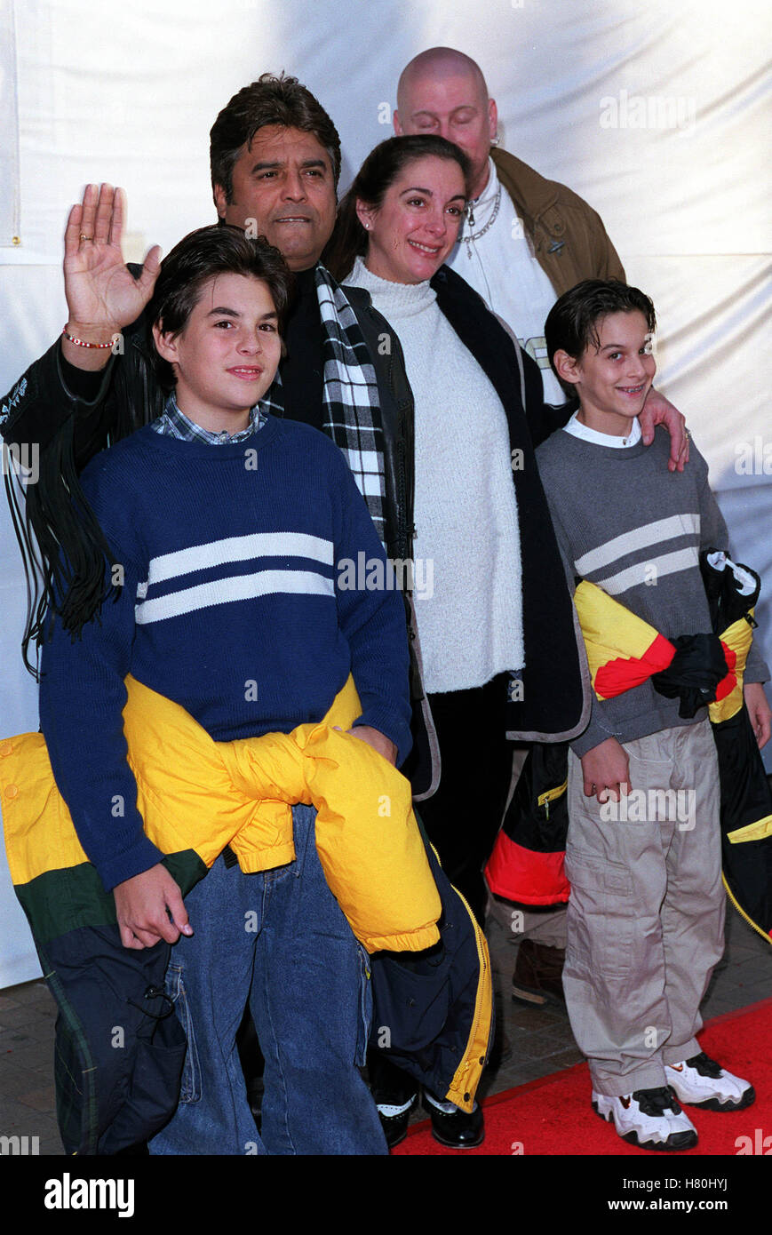 ERIK ESTRADA & FAMILY LOS ANGELES USA 30 November 1999 Stock Photo - Alamy