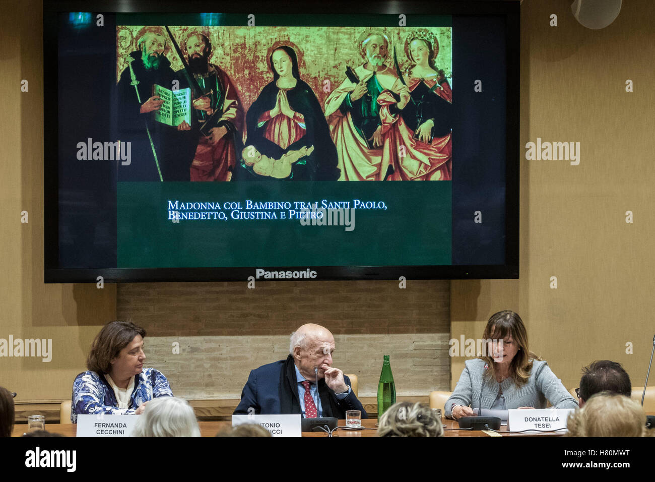 Rome, Italy. 08th Nov, 2016. Antonio Paolucci (Vatican Museums' Director) attends the 'Antoniazzo Romano' exhibition press conference at the Vatican Museums in Rome, Italy. Antoniazzo Romano, born Antonio di Benedetto Aquilo degli Aquili (c. 1430 – c. 1510) was an Italian Early Renaissance painter, the leading figure of the Roman school during the 15th century. © Giuseppe Ciccia/Pacific Press/Alamy Live News Stock Photo