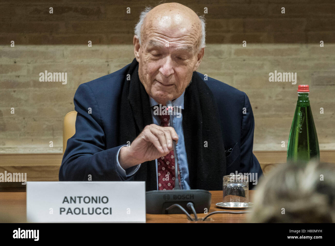 Rome, Italy. 08th Nov, 2016. Antonio Paolucci (Vatican Museums' Director) attends the 'Antoniazzo Romano' exhibition press conference at the Vatican Museums in Rome, Italy. Antoniazzo Romano, born Antonio di Benedetto Aquilo degli Aquili (c. 1430 – c. 1510) was an Italian Early Renaissance painter, the leading figure of the Roman school during the 15th century. © Giuseppe Ciccia/Pacific Press/Alamy Live News Stock Photo