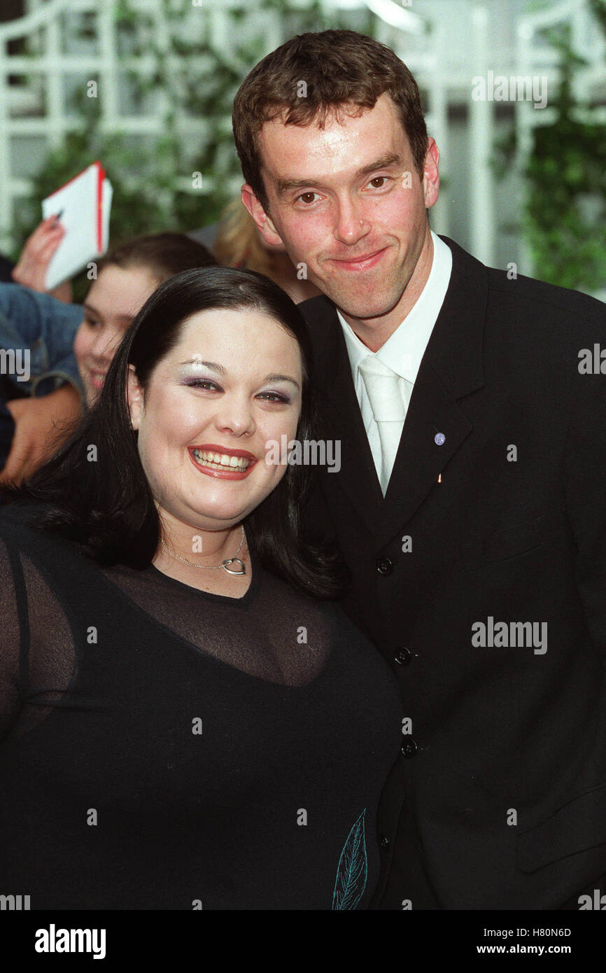 LISA RILEY & MARK CHAROCK LONDON ENGLAND 30 May 2000 Stock Photo - Alamy