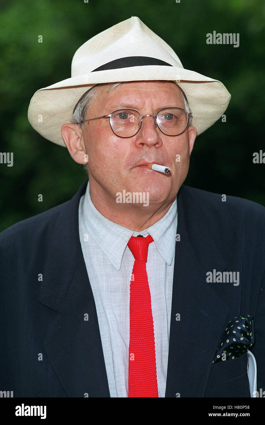 DAVID HOCKNEY  09 June 2000 Stock Photo