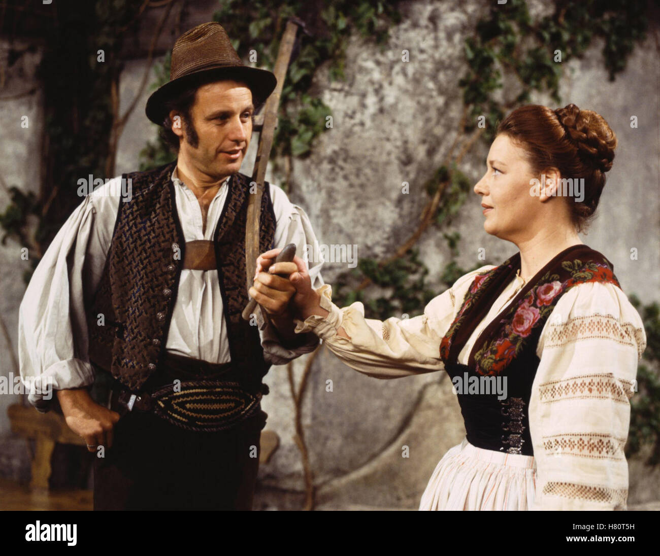 Komodienstadel Der Ledige Hof Br 1978 Regie Olf Fischer Gerhard Lippert Katharina De Bruyn Stock Photo Alamy