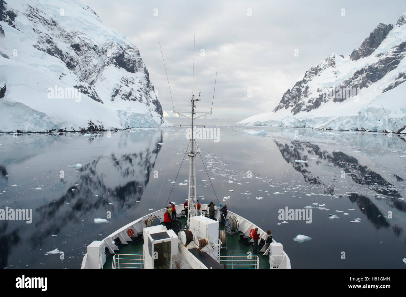 Tour vessel in the Lemaire Channel, Antarctica Stock Photo Alamy