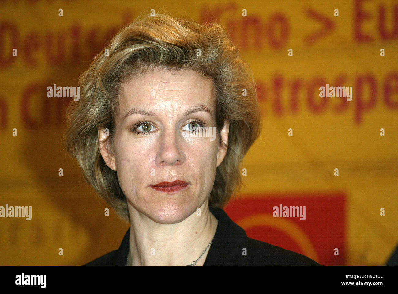 JULIET STEVENSON BERLIN FILM FESTIVAL POTSDAMER PLATZ BERLIN GERMANY 09 February 2002 Stock Photo