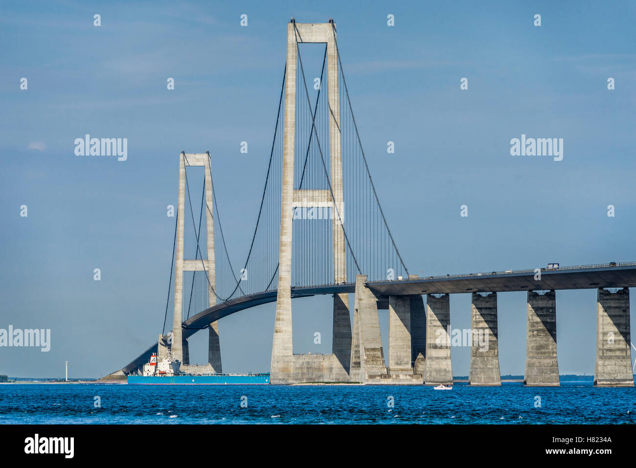 Denmark, Great Belt Bridge, connecting the islands of Funen and Zealand across the Great Belt, the suspension and box girder bri Stock Photo