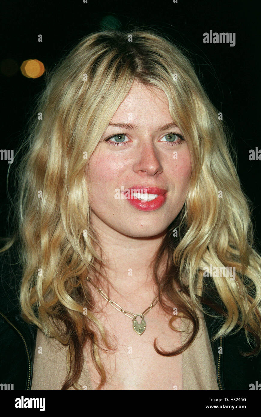AMANDA DE CADENET 'THE GIFT' FILM PREMIERE 18 December 2000 Stock Photo Alamy