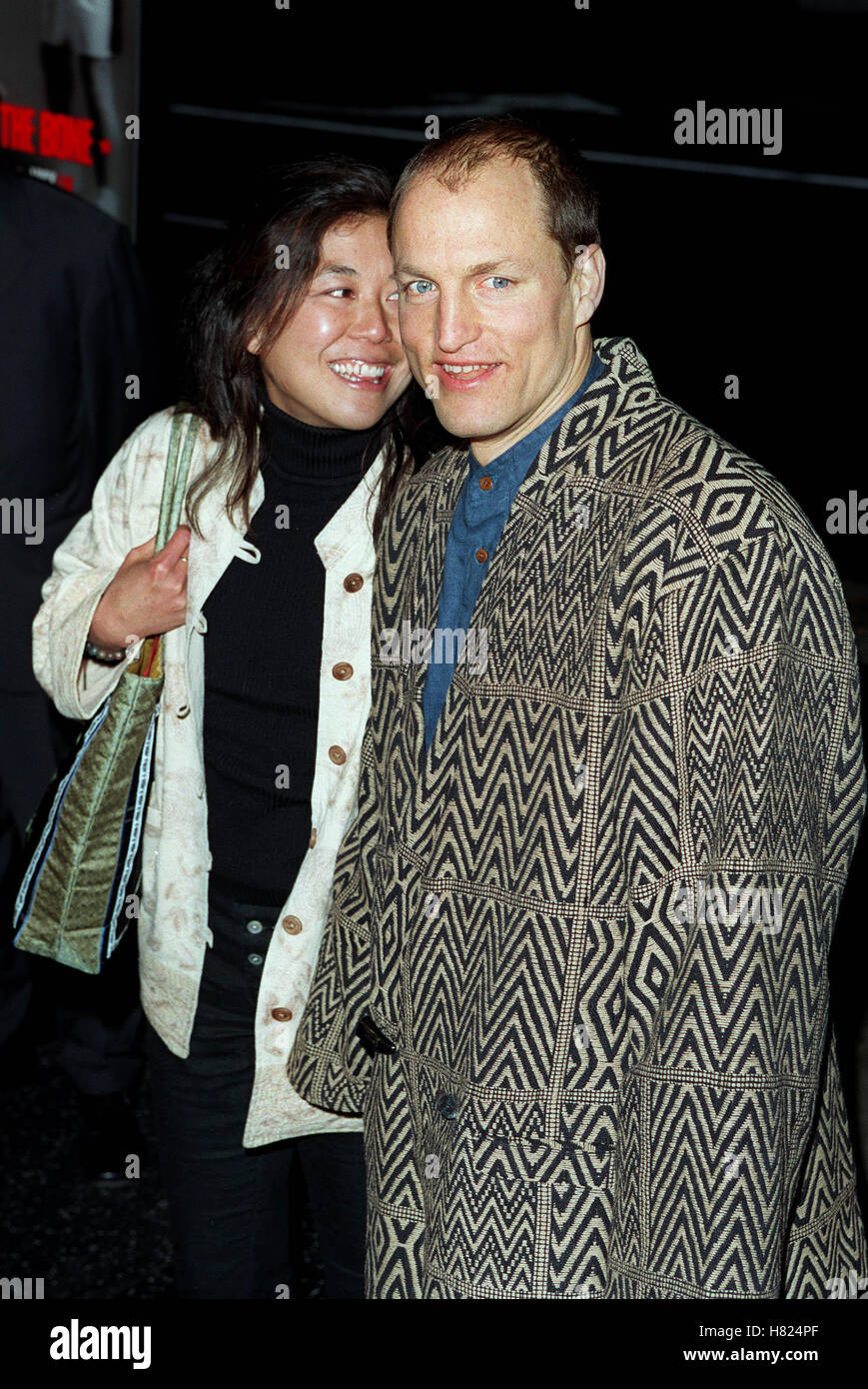 WOODY HARRELSON &amp; WIFE LAURA LOS ANGELES USA 10 January 2000 Stock ...