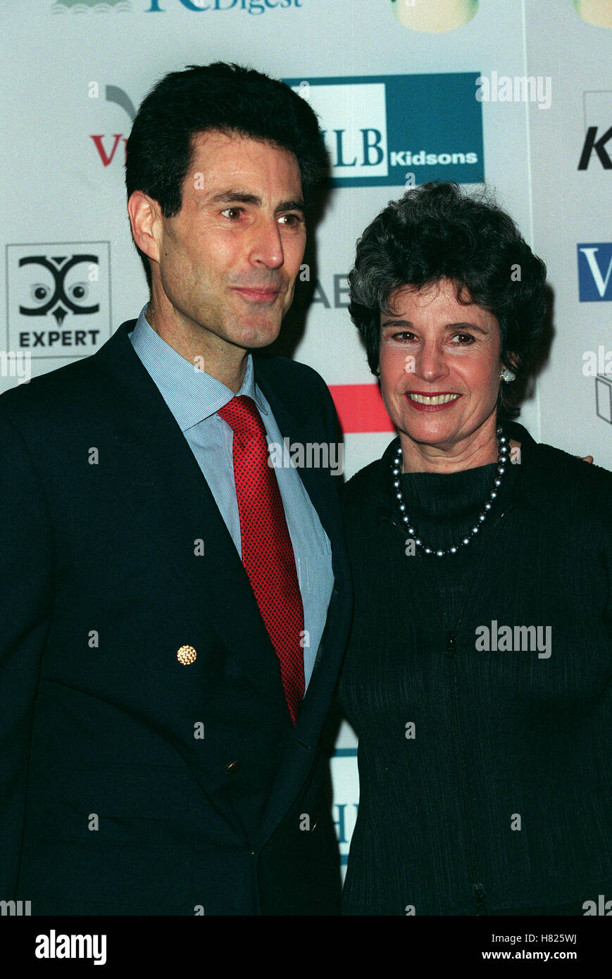 URI GELLER & WIFE LONDON ENGLAND 04 February 2000 Stock Photo