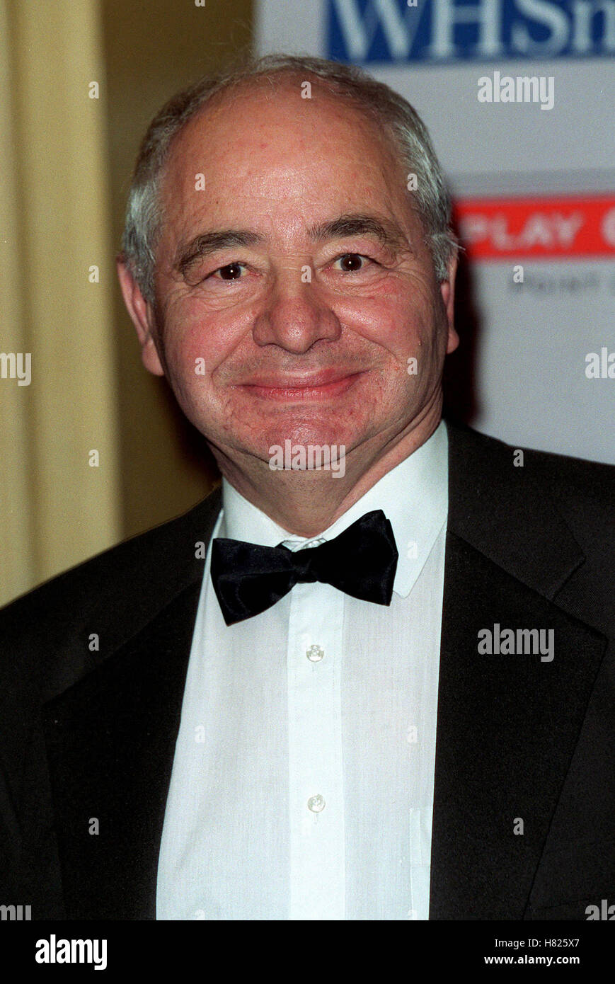 COLIN DEXTER LONDON ENGLAND 04 February 2000 Stock Photo - Alamy