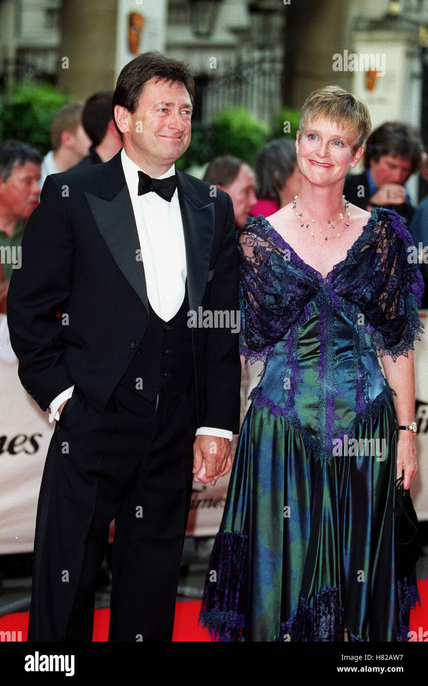 ALAN TITCHMARSH & WIFE LONDON ENGLAND 21 May 2000 Stock Photo