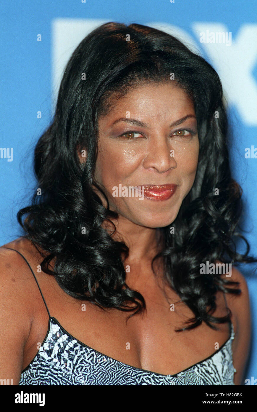 NATALIE COLE 32ND NAACP IMAGE AWARDS PRESS ROOM UNIVERSAL AMPHITHEATRE UNIVERSAL CITY LOS ANGELES USA 03 March 2001 Stock Photo