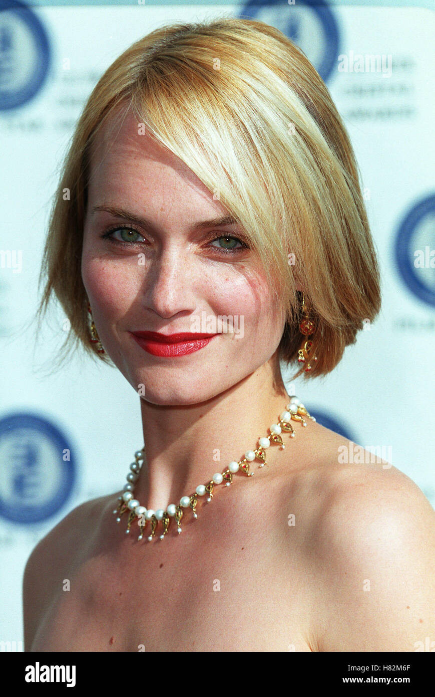 Amber Valletta - Wikipedia