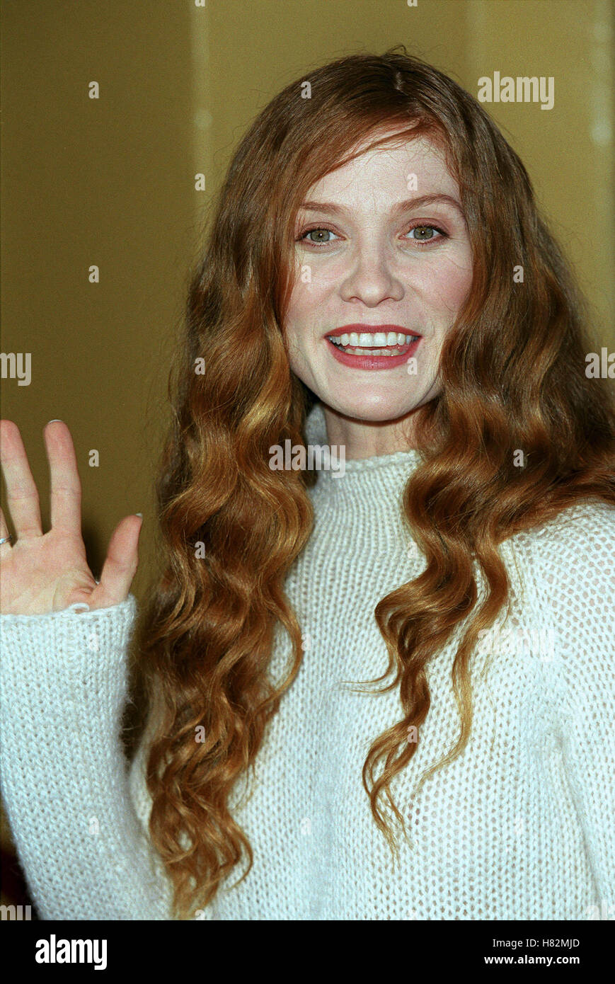 Bea Rose Santiago (b. 1990) foto Daisy Cordell pics
