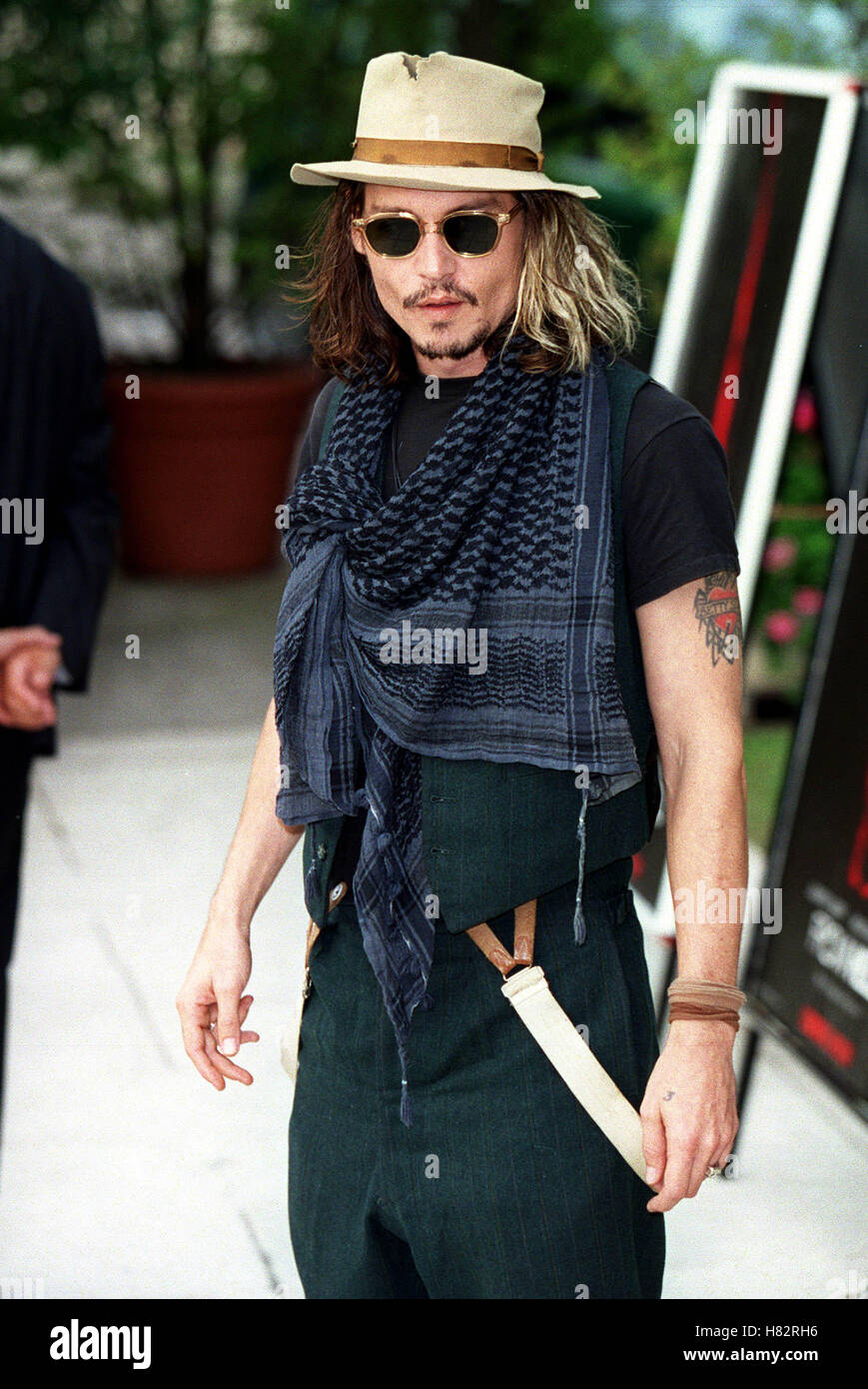 JOHNNY DEPP PHOTOCALL VENICE FILM FESTIVAL 2001 ITALY 08 September 2001