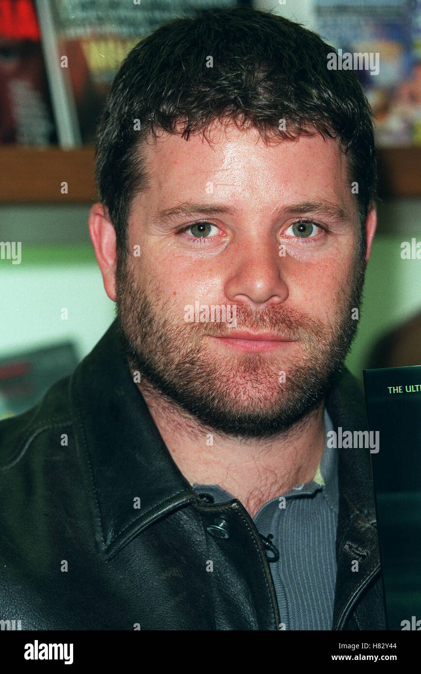SEAN ASTIN BOOKSIGNING LA USA 08 November 2001 Stock Photo Alamy