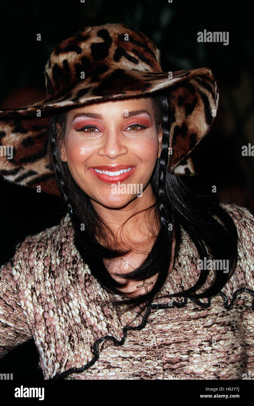 LISA RAY. "THE WASH" FILM PREMIER LA HOLLYWOOD LA USA 12 November 2001