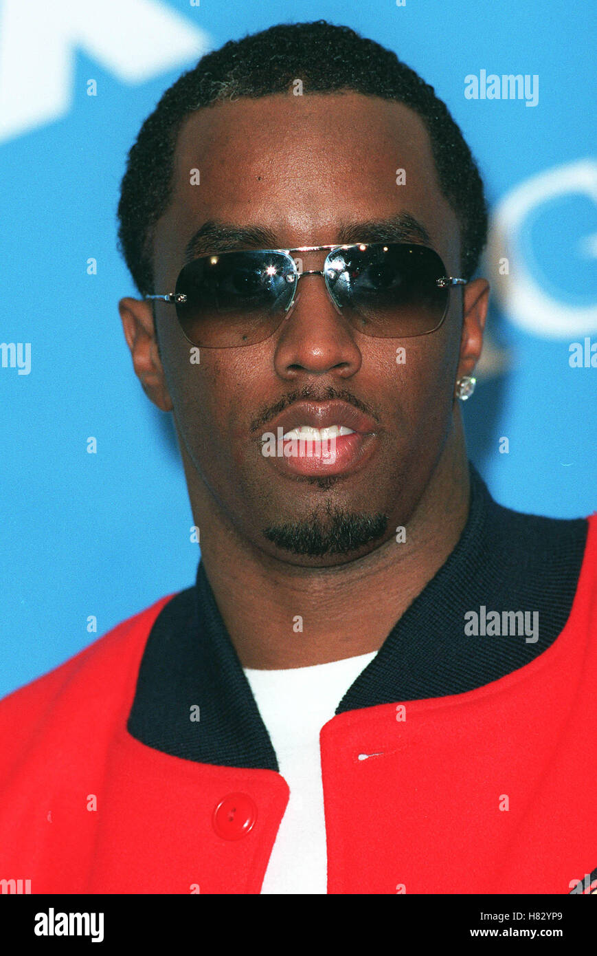 Puff daddy 2001 hi-res stock photography and images - Alamy