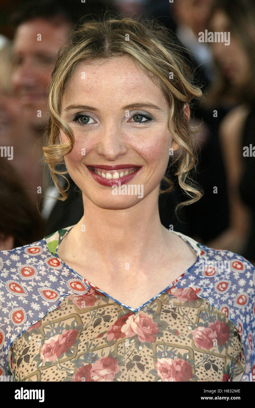 JULIE DELPY CANNES FILM FESTIVAL 2002 CANNES FILM FESTIVAL CANNES FRANCE 17 May 2002 Stock Photo