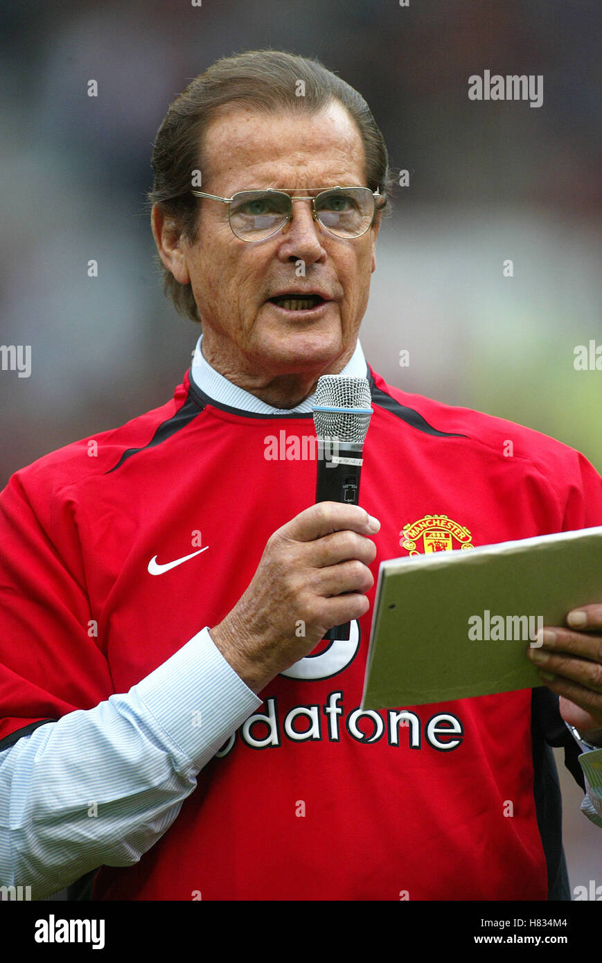 ROGER MOORE MANCHESTER UTD V BOCA JUNIORS OLD TRAFFORD MANCHESTER