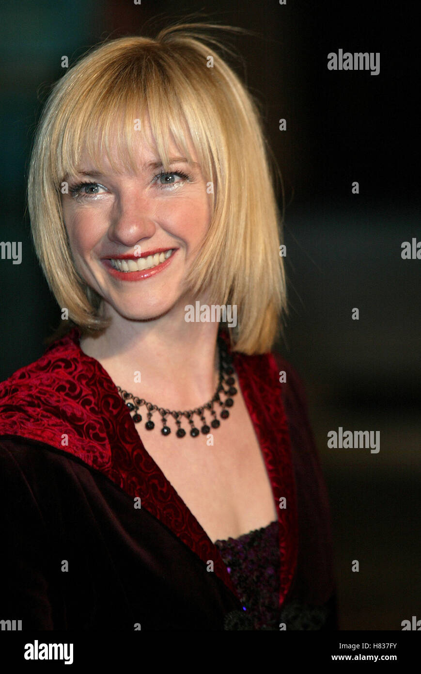 JANE HORROCKS DIE ANOTHER DAY (JAMES BOND) PREMIERE LONDON ROYAL ALBERT HALL LONDON ENGLAND 18 November 2002 Stock Photo