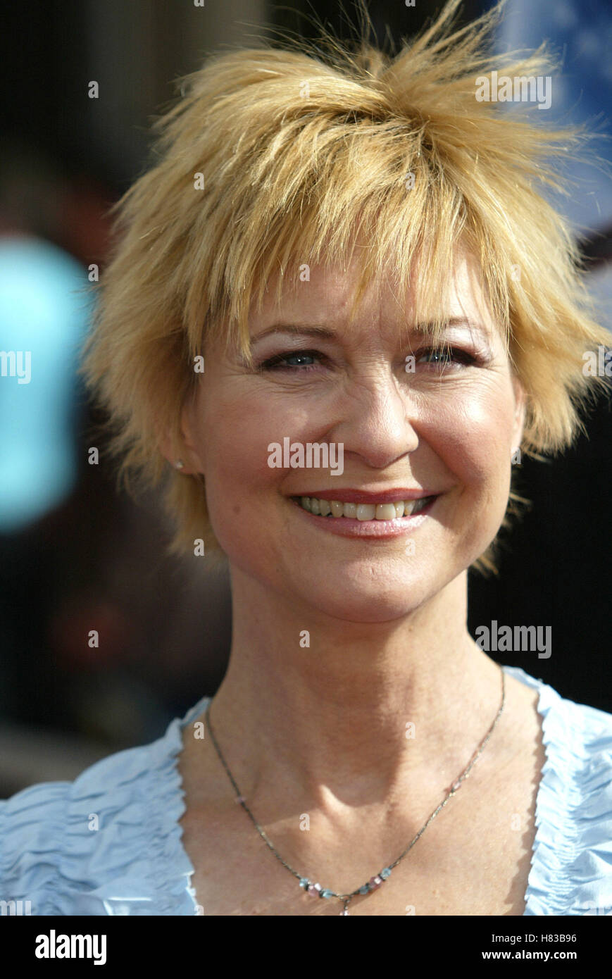 DEE WALLACE STONE ET 20TH ANNIVERSARY PREMIERE SHRINE AUDITORIUM LOS ANGELES USA 16 March 2002 Stock Photo