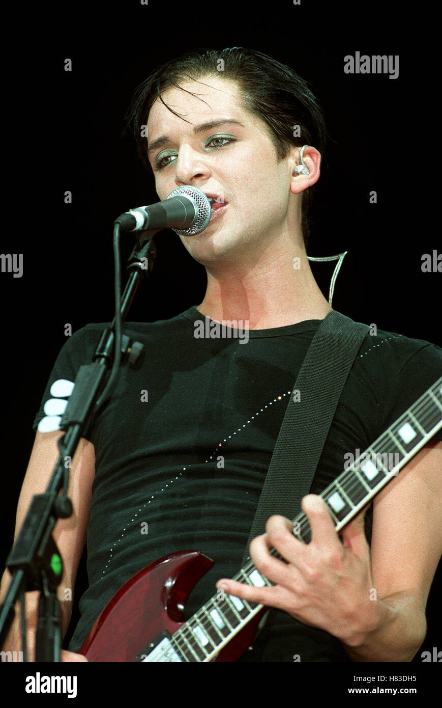 BRIAN MOLKO T IN THE PARK 2001 KINROSS SCOTLAND 07 July 2001 Stock Photo Alamy