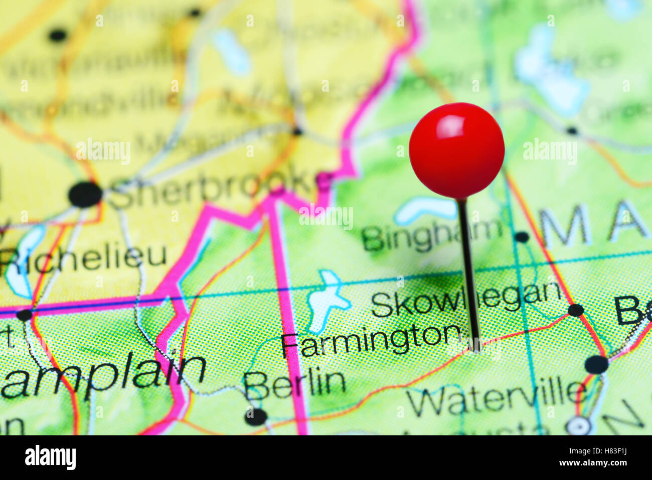 Farmington pinned on a map of Maine, USA Stock Photo