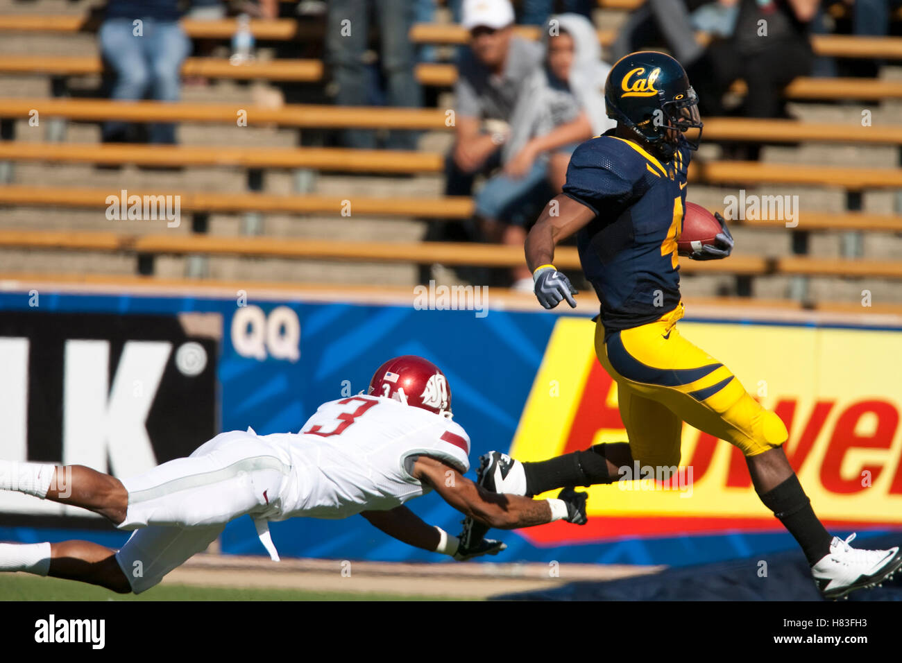 October 24, 2009; Berkeley, CA, USA;  California Golden Bears running back Jahvid Best (4) breaks a tackle by Washington State Cougars defensive back Brandon Jones (3) to score on a 61 yard rush during the second quarter at Memorial Stadium. Stock Photo