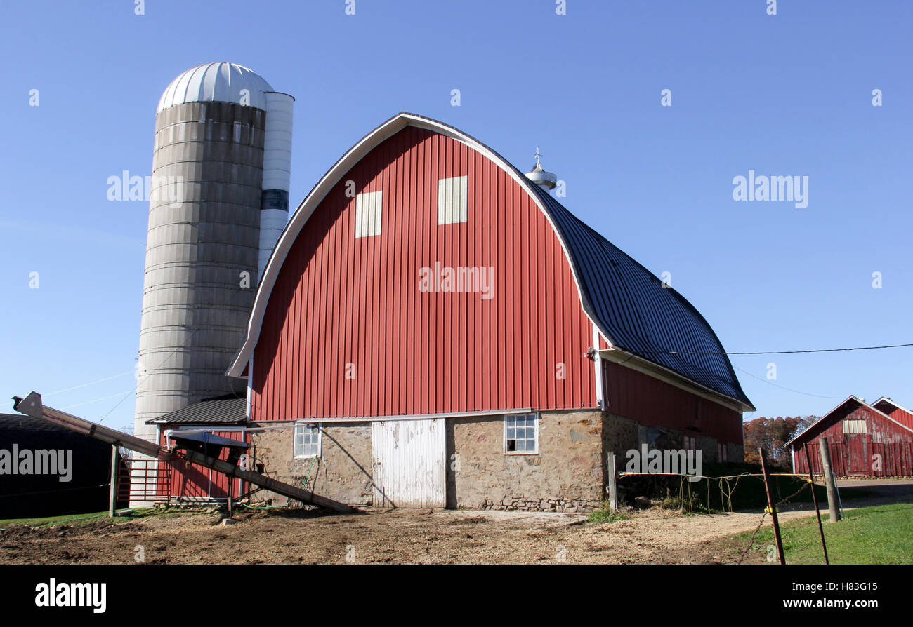 Wisconsin red barn and dairy farm against a blue sky Stock Photo Alamy