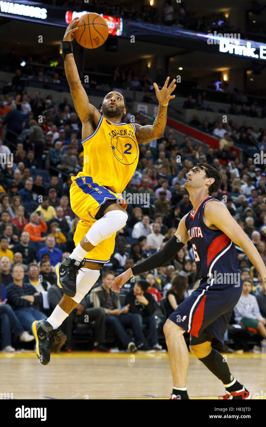 February 25, 2011; Oakland, CA, USA;  Golden State Warriors point guard Acie Law (2) shoots past Atlanta Hawks guard Kirk Hinrich (6) during the third quarter at Oracle Arena. Atlanta defeated Golden State 95-79. Stock Photo