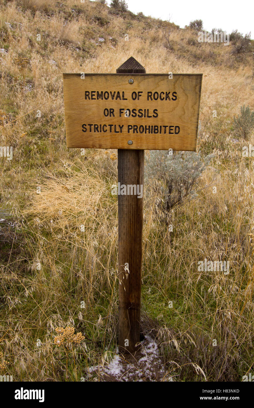 Sign forbidding removal of rocks or fossils, Blue Basin, John Day ...