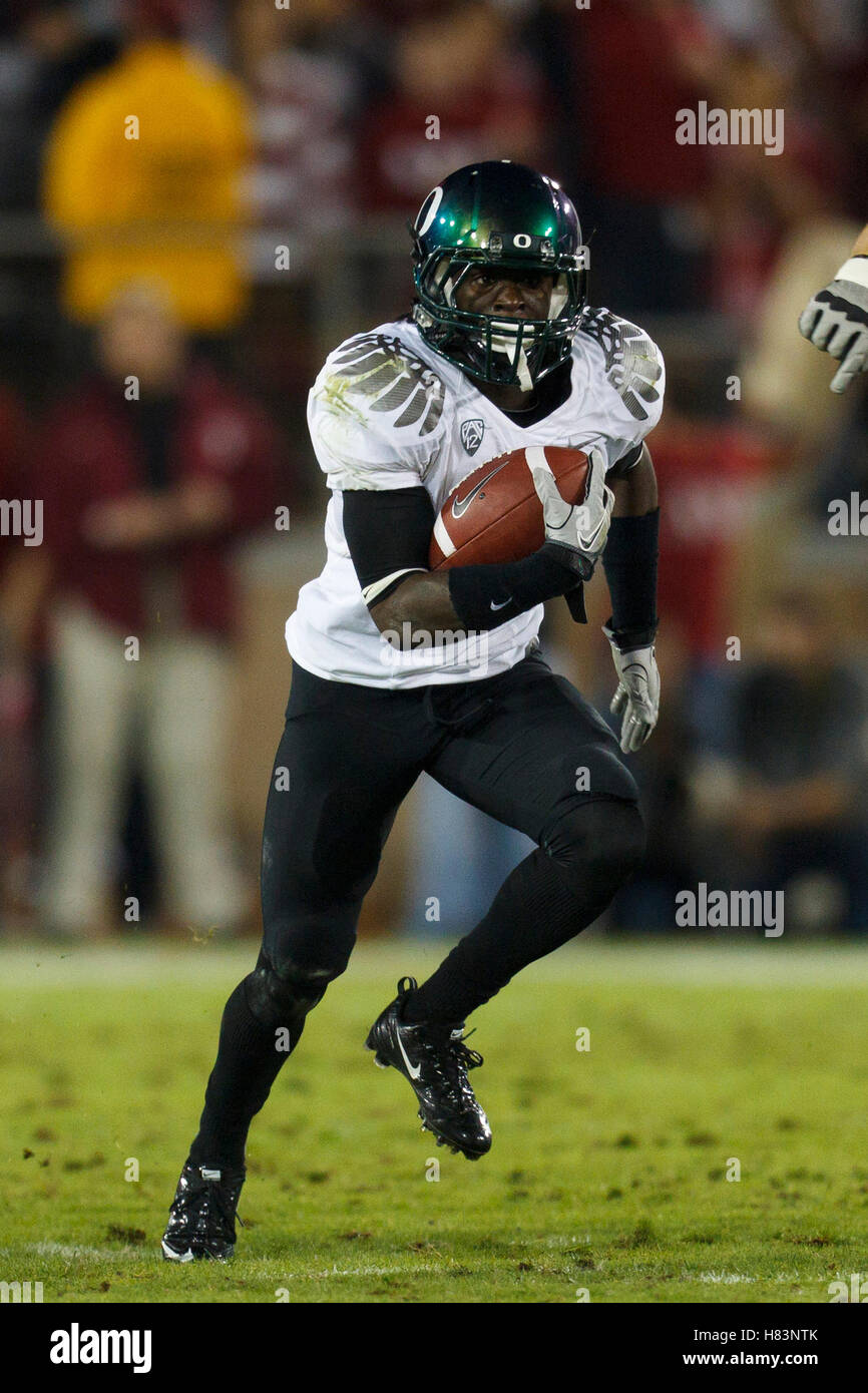 Oregon's Darron Thomas throws a pass during the first half of the BCS  National Championship NCAA college football game Monday, Jan. 10, 2011, in  Glendale, Ariz. (AP Photo/Charlie Riedel Stock Photo - Alamy