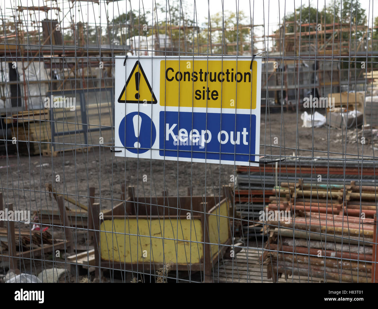 construction site out building site keep out sign Stock Photo