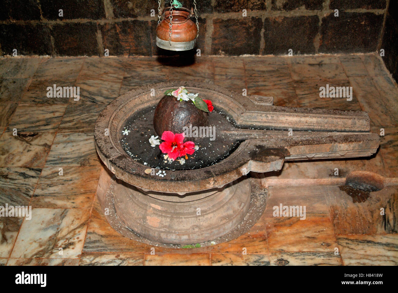 Shiva linga hi-res stock photography and images - Alamy