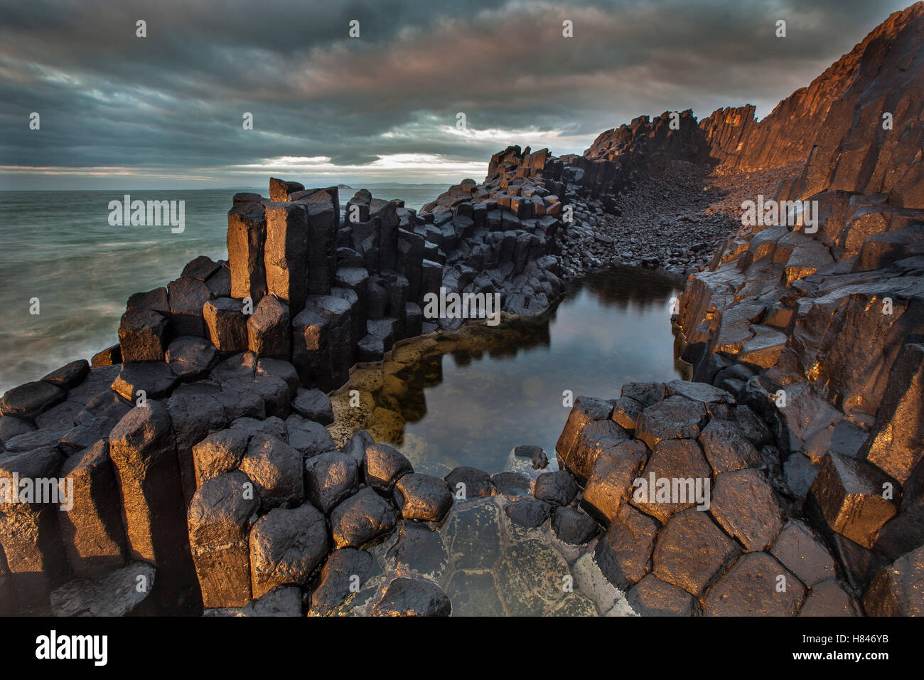 Basalt cliff at Blackhead Beach, Otago Peninsula, New Zealand Stock