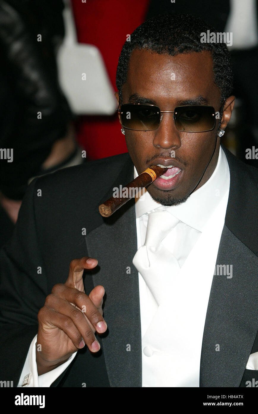 SEAN P DIDDY COMBS 2002 VANITY FAIR OSCAR PARTY MORTON'S RESTAURANT