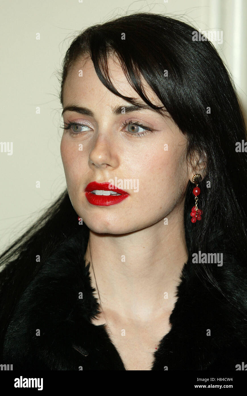 MIA KIRSHNER NEW BEST FRIEND FILM PREMIERE WESTWOOD LOS ANGELES USA 08 April 2002 Stock Photo