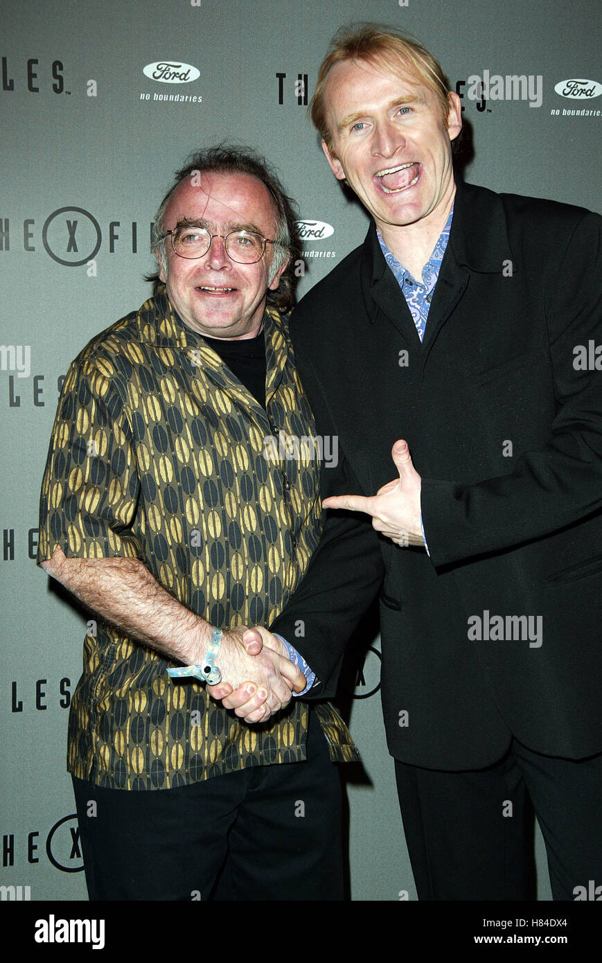 TOM BRAIDWOOD & DEAN HAGLUND X-FILES FINALE WARP PARTY HOUSE OF BLUES HOLLYWOOD LOS ANGELES USA 27 April 2002 Stock Photo