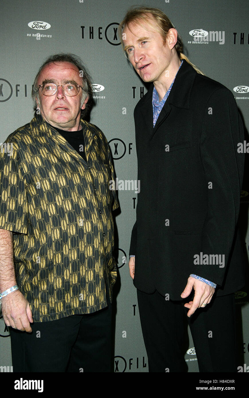 TOM BRAIDWOOD & DEAN HAGLUND X-FILES FINALE WARP PARTY HOUSE OF BLUES HOLLYWOOD LOS ANGELES USA 27 April 2002 Stock Photo