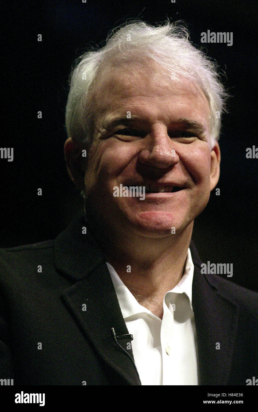 STEVE MARTIN  . LA TIMES FESTIVAL OF BOOKS UCLA CAMPUS WESTWOOD LOS ANGELES USA 28 April 2002 Stock Photo