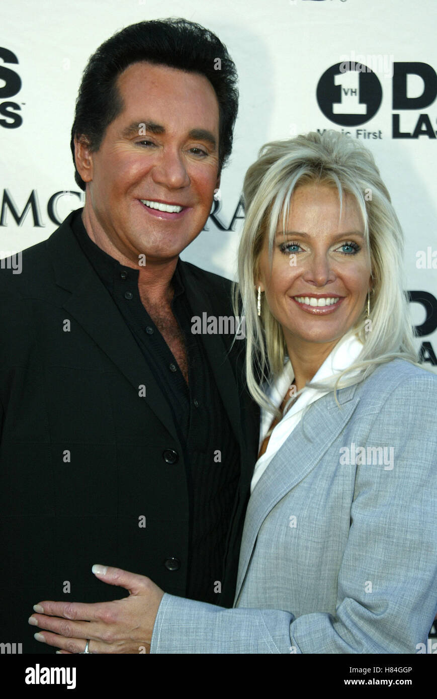 WAYNE NEWTON & WIFE VH1 DIVAS LAS VEGAS MGM GRAND HOTEL & CASINO LAS VEGAS USA 23 May 2002 Stock Photo