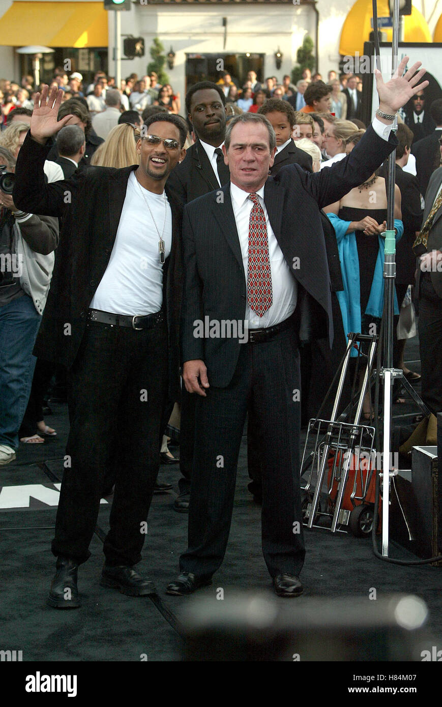 WILL SMITH & TOMMY LEE JONES MEN IN BLACK II PREMIERE LOS ANGELES Stock  Photo - Alamy