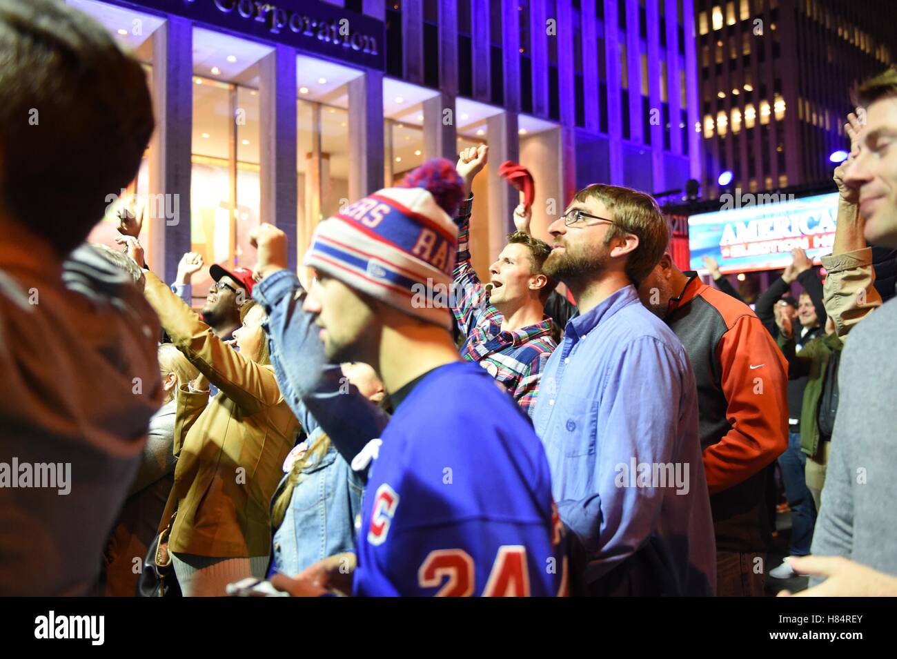 New York, USA. 8th Nov, 2016. Supporters of U.S. Republican presidential candidate Donald Trump watch the process of the presidential elections outside the Fox news corporation building, New York, the United States, on Nov. 8, 2016. Credit:  Bao Dandan/Xinhua/Alamy Live News Stock Photo