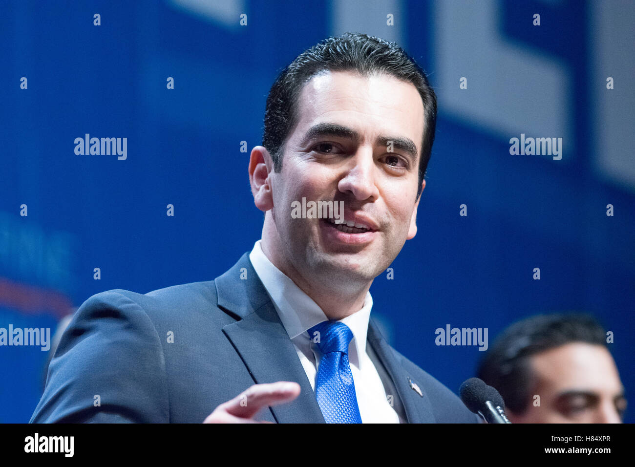 Las Vegas, USA. 08th Nov, 2016. Rubin Kihuen speaks to supports as the