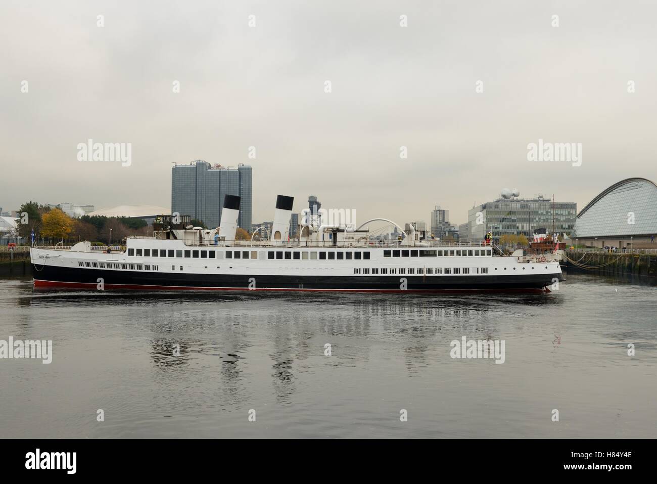 Glasgow, Scotland, 9th November, 2016. The TS Queen Mary returns to Glasgow for the first time since 1977 whilst awaiting restoration. Credit:  Douglas Carr/Alamy Live News Stock Photo