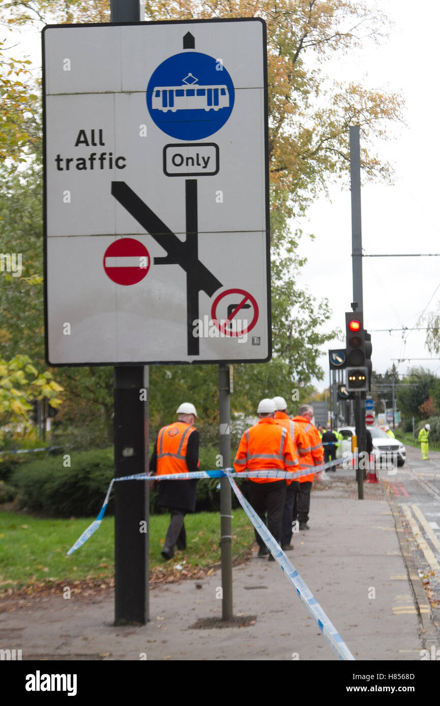 Croydon London,UK. 10th November 2016. Accident investigators attend the scene which remains cordoned off at the site where  a Tram overturned in Croydon Southeast London causing 7 fatalities and 50 injuries. A 42-year-old tram driver who had been arrested on suspicion of manslaughter, has been released on police bail Credit:  amer ghazzal/Alamy Live News Stock Photo