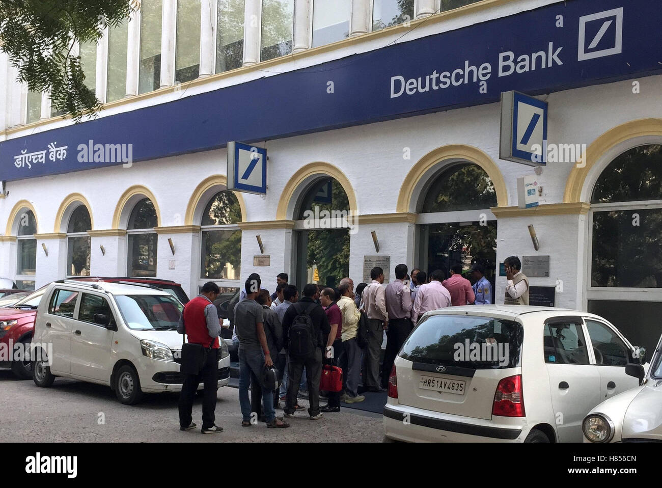 New Delhi India 10th Nov 2016 A Large Crowd Gathers Outside A
